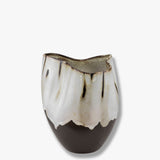 BY HAND curve vase in off-white, small, Mette Ditmer